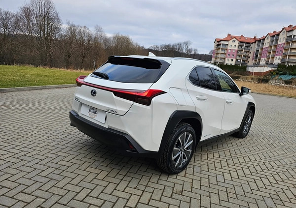 Lexus UX cena 179000 przebieg: 13500, rok produkcji 2022 z Sanok małe 781